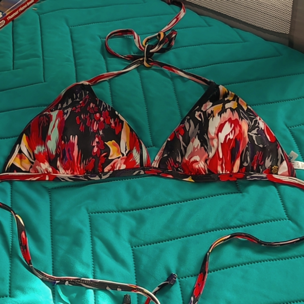 (💥 3/25$ deal)La Vie en Rose Aqua bikini top